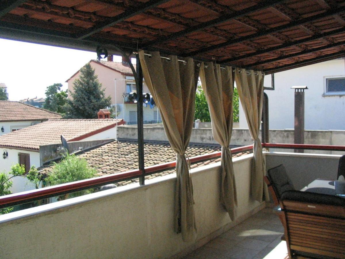 Apartment Dady With A Large Covered Terrace Fazana Exterior photo